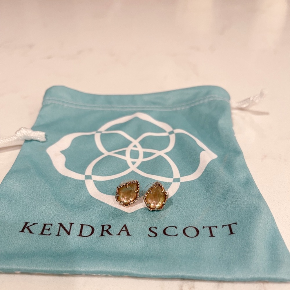 Kendra Scott Stud earrings